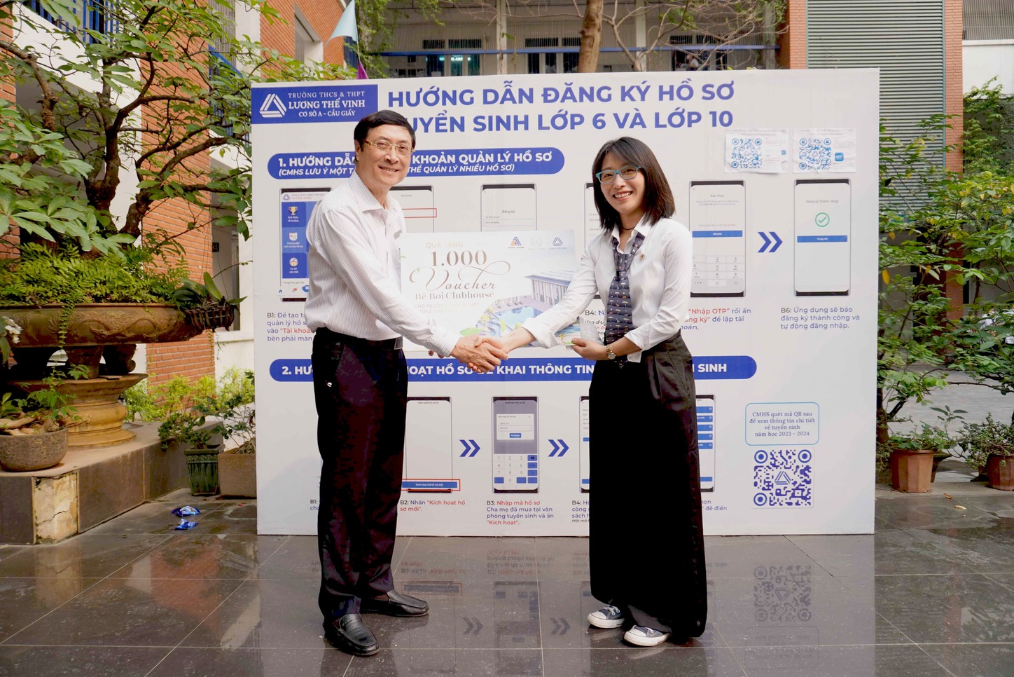 Tập đoàn An Lạc trao tặng 1000 voucher bể bơi cho học sinh Trường THCS&THPT Lương Thế Vinh